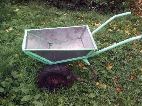 Тачка садовая wb7402 сборка. Усиление садовой тачки своими руками. Садовая тачка сделать своими руками. Садовая тачка сделать своими руками. Тележка садовая 300 литров.