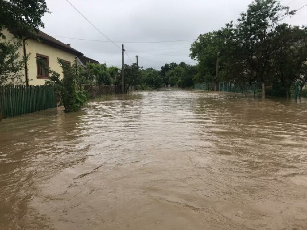 Синоптик водяное. Повінь у Лімниці 2022. Остров любви затопило. Затопило Тулон фото. Челекен затопило.