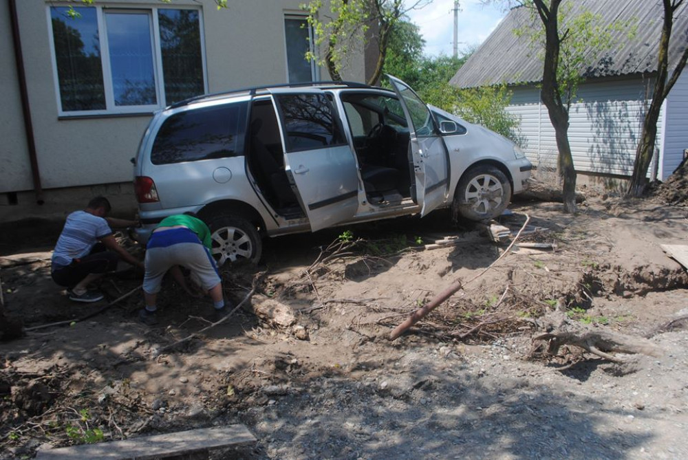 Повінь знищила майже все: Родина з Ланчина досі оговтується від біди ФОТОРЕПОРТАЖ